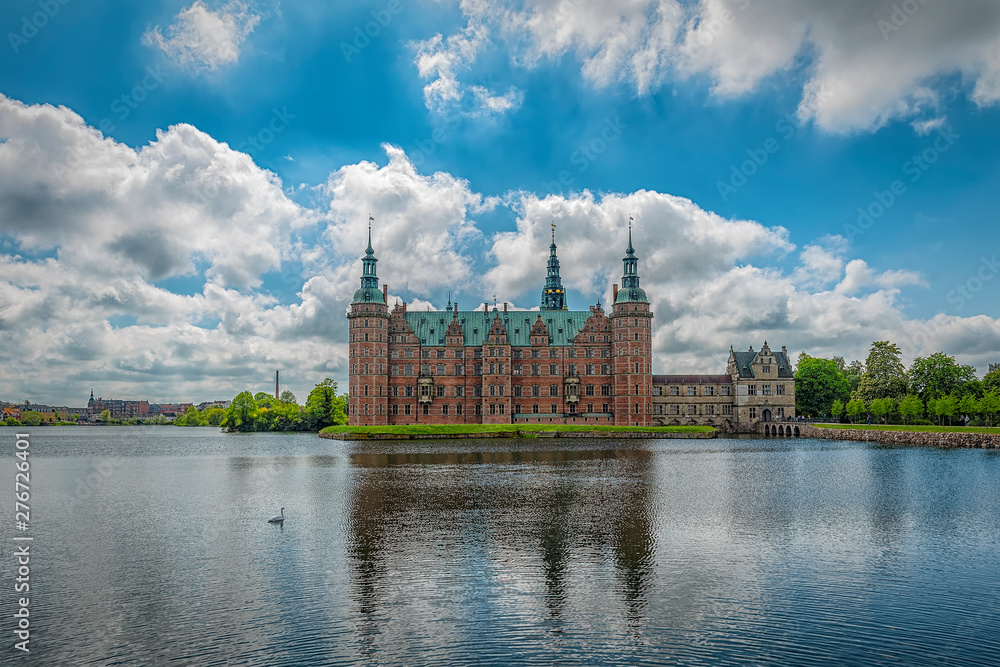 Obraz premium Frederiksborg Castle Lakeside View