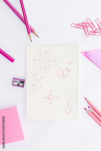 Stationery aroundÂ chemical formulas © Freepik