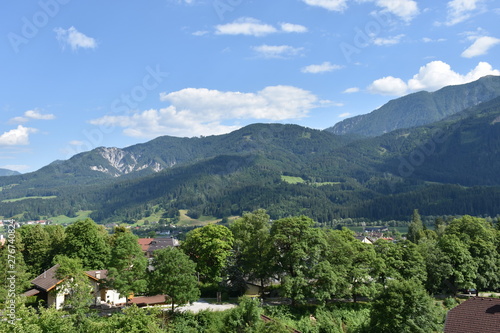 Kärnten, Oberkärnten, Greifenburg, Dorf, Spittal, Spittal an der Drau, Drautal, Oberdrautal, Gailtaler Alpen, Kreuzeckgruppe, Markt, Wald, Gipfel, Berg, Gipfel, Fels, Felswand, steil, Schutzwald, Talb photo