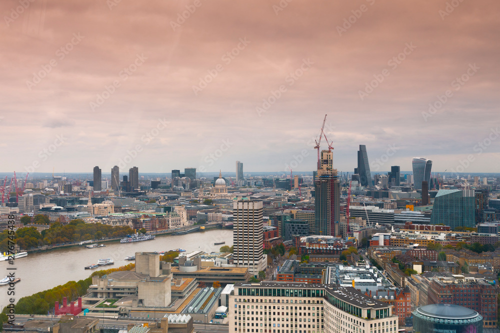 Fototapeta premium A London unusual landscape from ferris wheel