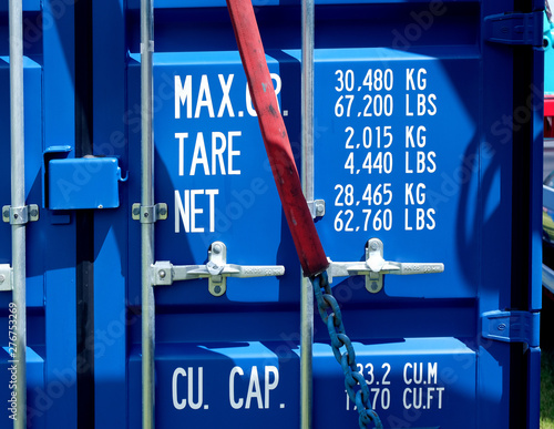 listing of maximum weight and tare of transport container.