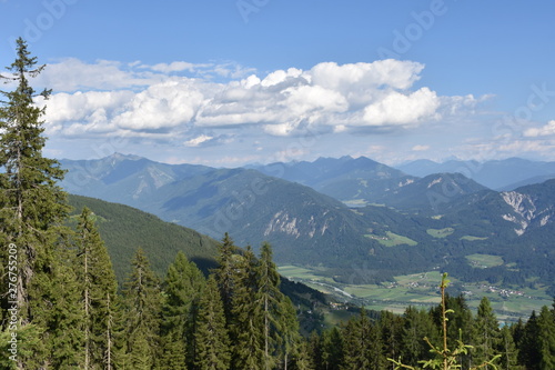 Emberger Alm, Alm, Kärnten, Greifenburg, Spittal, Drau, Spittal an der Drau, Oberkärnten, Baumgrenze, Weißensee, Bergstraße, Kurve, Kehre, Wald, Bergwald, Drautal, Wolken, Sommer, Baum, Gailtaler Alpe photo