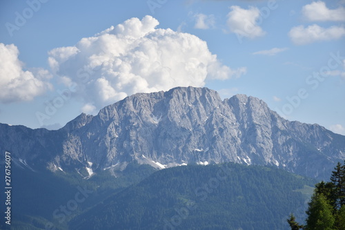 Emberger Alm, Alm, Kärnten, Greifenburg, Spittal, Drau, Spittal an der Drau, Oberkärnten, Baumgrenze, Weißensee, Bergstraße, Kurve, Kehre, Wald, Bergwald, Drautal, Wolken, Sommer, Baum, Gailtaler Alpe photo