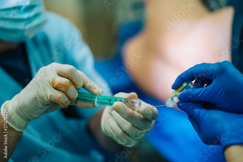 The doctor prepares the injection epidural photo