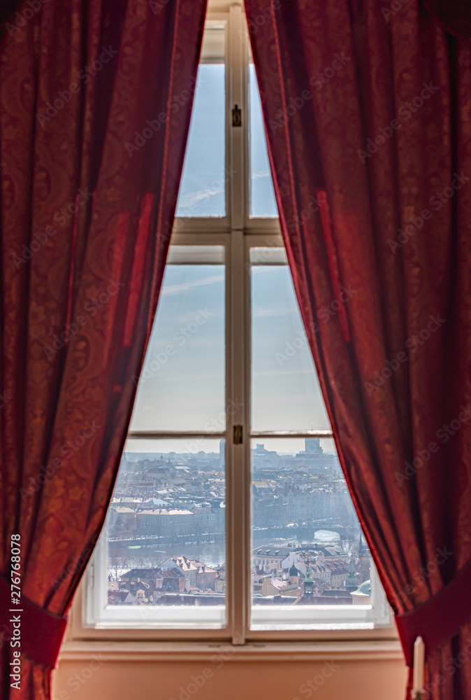 Fototapeta Praga oglądana ze starego okna