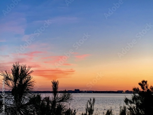 coucher de soleil plage palmiers