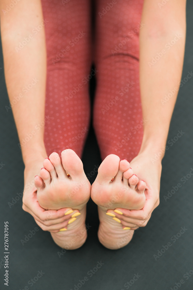 Fototapeta premium young asian girl doing yoga outdoors on the pier by the lake.
