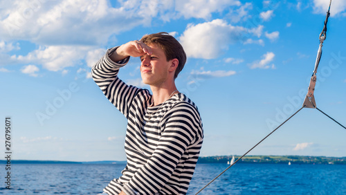 Bilde på lerret young male yachtsman looks into the distance