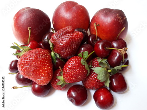 Fototapeta Naklejka Na Ścianę i Meble -  strawberries, cherries and peaches isolated on white background