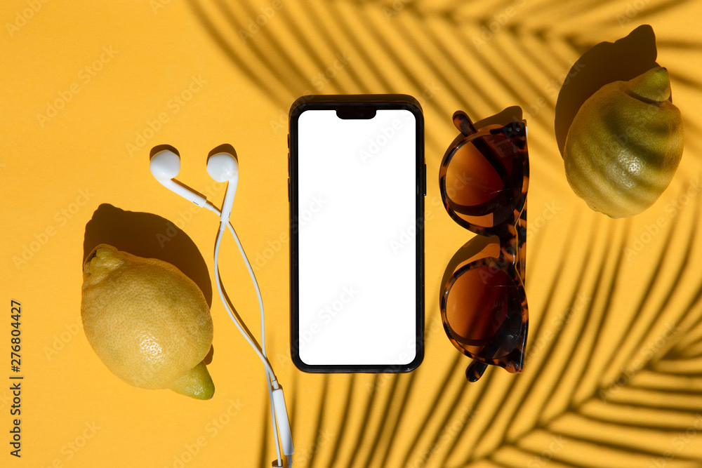 Summertime blank smartphone composition with fresh lemons and sunglasses - obrazy, fototapety, plakaty 