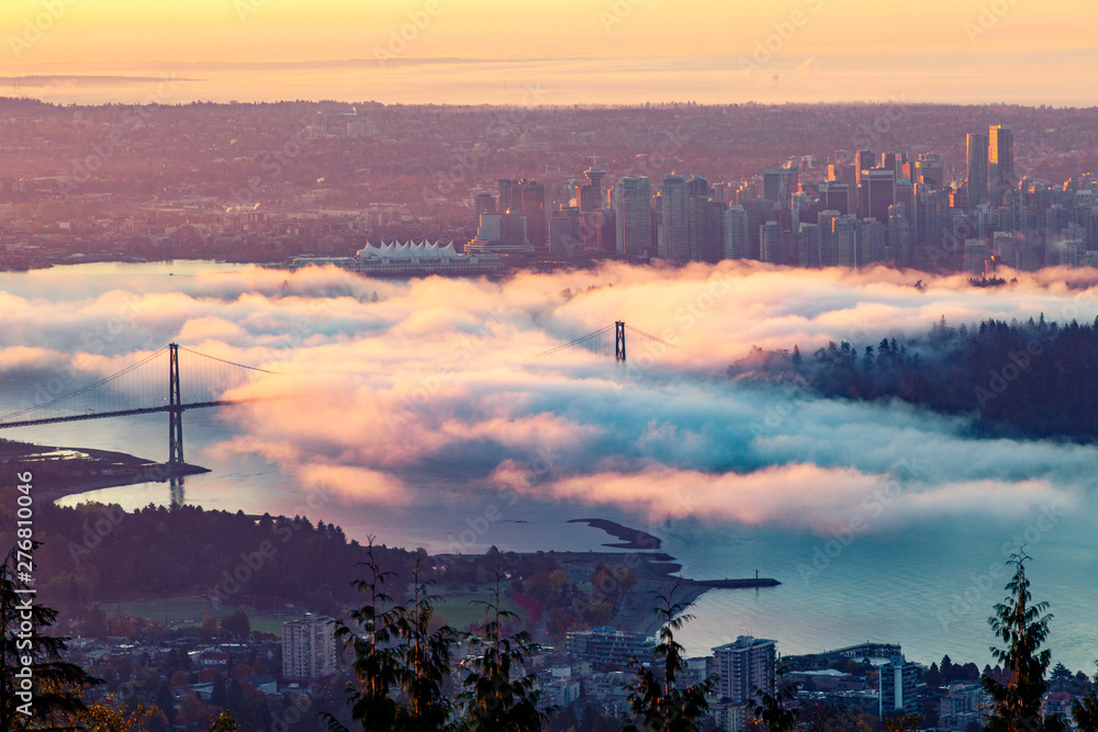 Naklejka premium Downtown Vancouver covered in morning fog