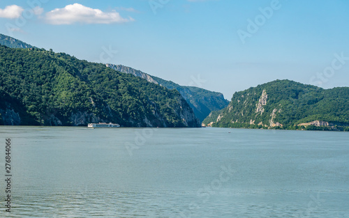 Flusskreuzfahrtschiff auf Donau