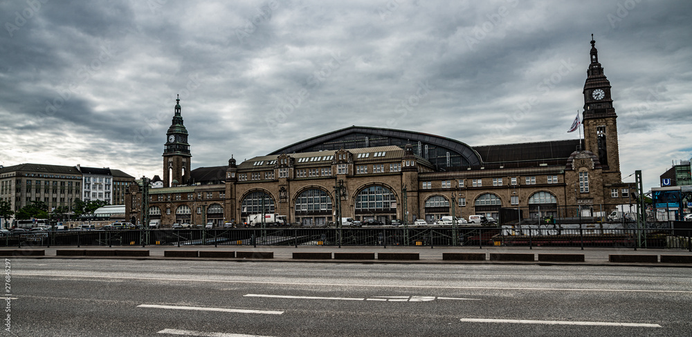 Naklejka premium Hamburger Hauptbahnhof von der Nordseite