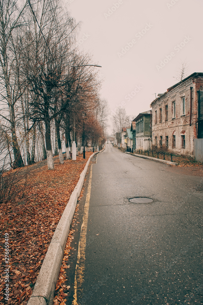 Fototapeta premium Ples old Russian city in Russia on the Volga in late autumn. The city is associated with the great Russian artist Levitan