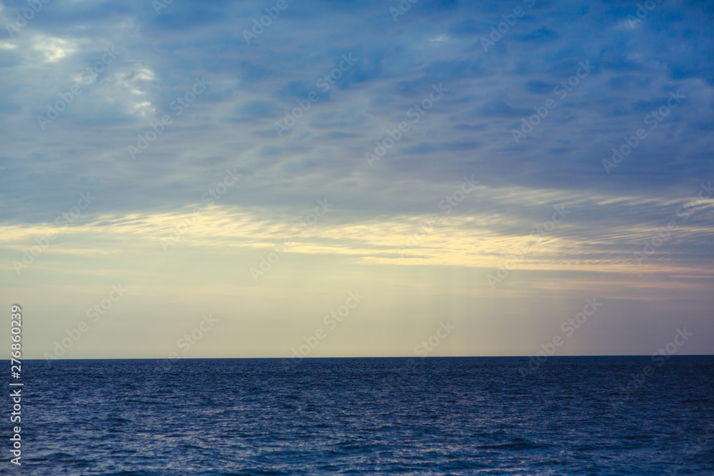 horizon, sea and clody sky