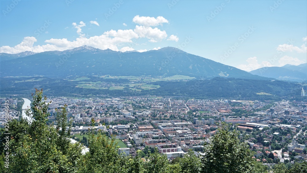 Fototapeta premium Innsbruck und Berglandschaft