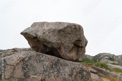 large boulder rock © hansenn
