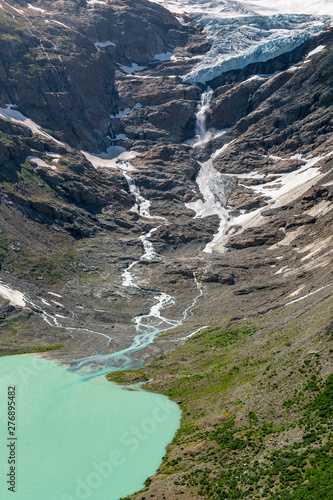 Triftsee mit mäanderndem Fluss in den Schweizer Alpen bei Gadmen