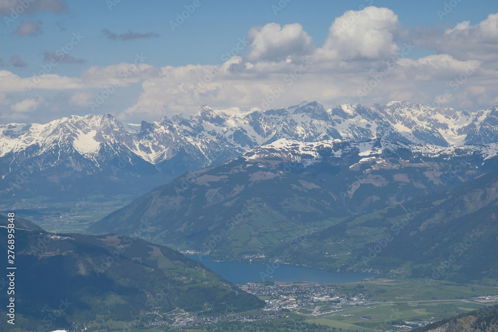 Ausblick vom 3029m hohen Kitzsteinhorn auf den Zeller See und die Bergwelt Hohe Tauern 