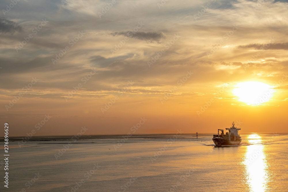 Meer mit Sonnenuntergang