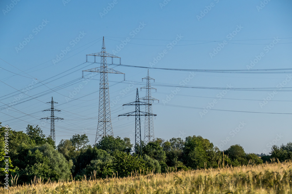 Strommasten einer Überlandleitung