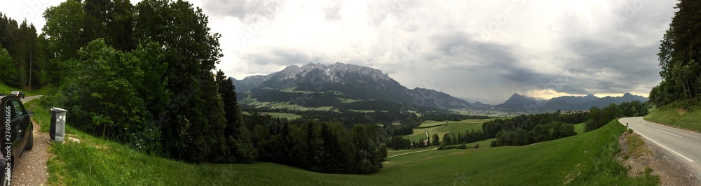 Berglandschaft mit Gewitterwolken am Zahmen Kaiser