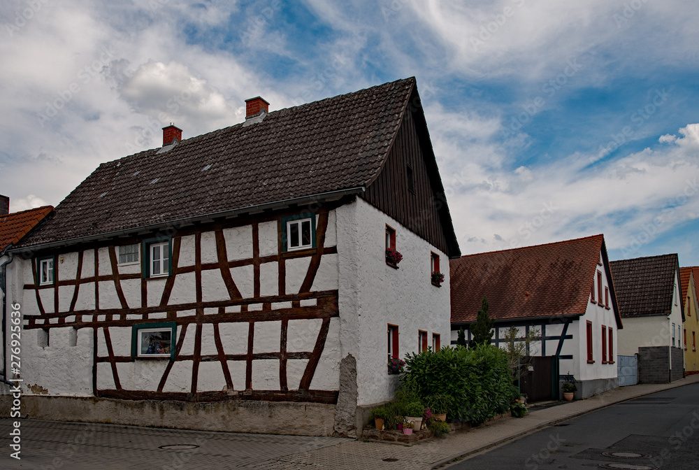 Fachwerkhäuser im Darmstädter Stadtteil Wixhausen in Hessen, Deutschland Fachwerkhäuser im Darmstädter Stadtteil Wixhausen in Hessen, Deutschland