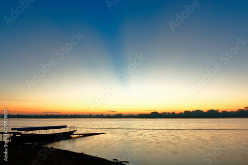 Amanecer en yarinacocha