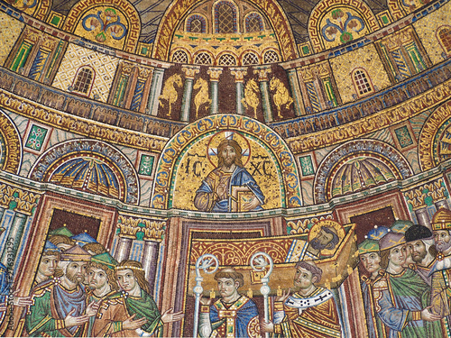 Slika na platnu Beautiful mosaics on the outside facade of St Marc cathedral in Venice