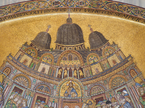Fotografija Beautiful mosaics on the outside facade of St Marc cathedral in Venice