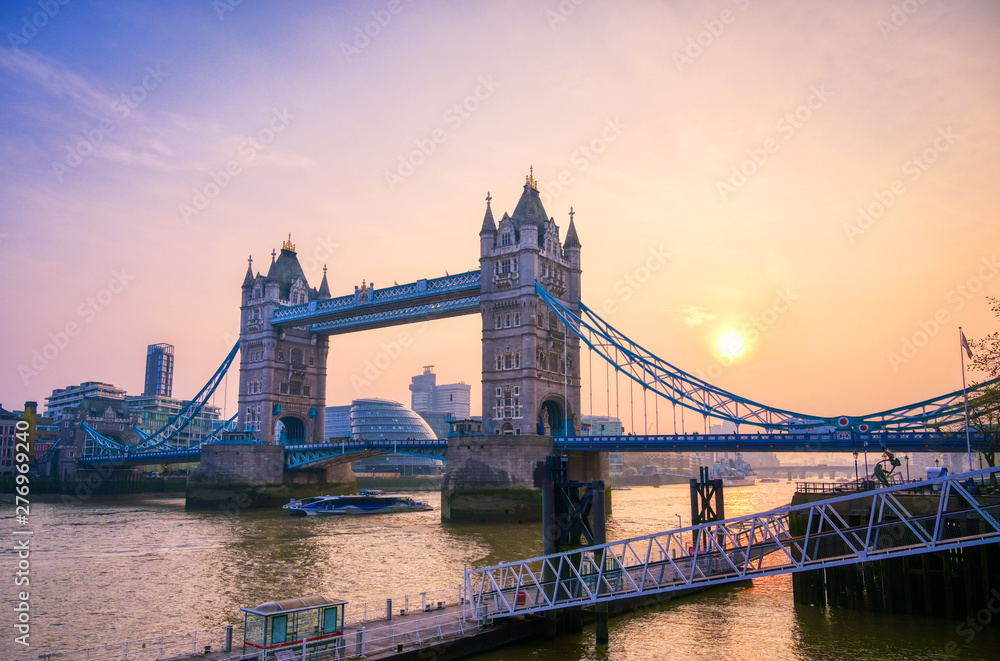 Obraz premium Tower Bridge across the River Thames in London, UK.