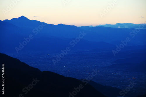 三つ峠の夕暮れ 山頂からの景色 南アルプス甲斐駒ヶ岳