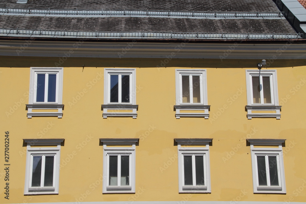 Hausfassade mit Fenster
