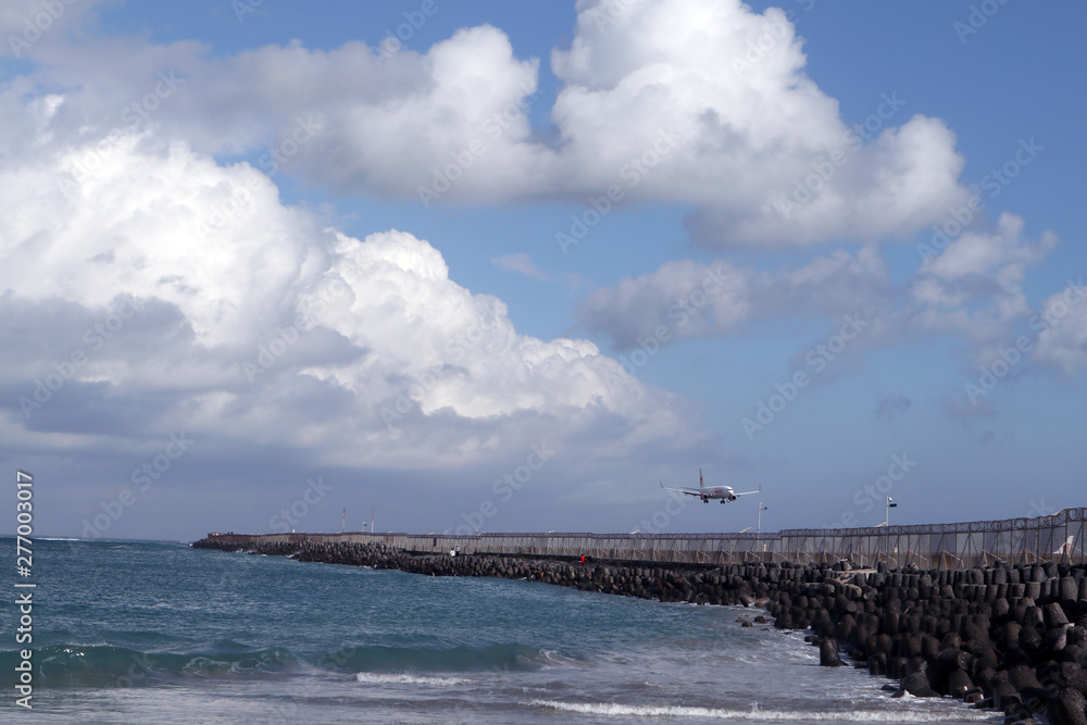 A plane start to landing at the airport