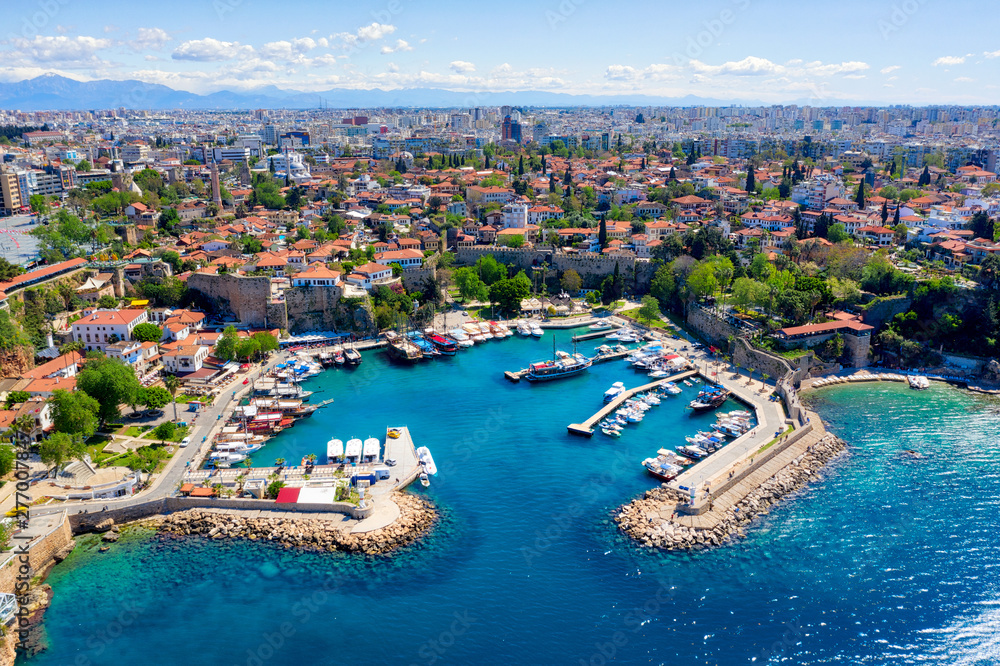Obraz premium Port Antalya, Turcja, zrobione w kwietniu 2019 r. \ R \ n 'zrobione w hdr