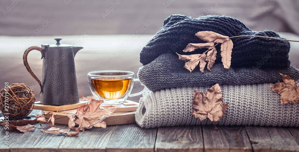 Cozy autumn still life with a cup of tea - obrazy, fototapety, plakaty 