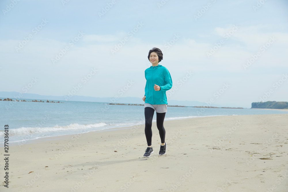 女性　ミドルエイジ　スポーツ