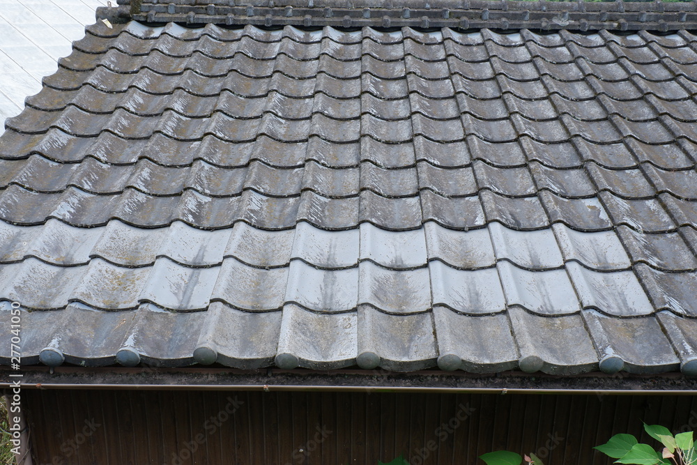 古い瓦屋根 Stock 写真 | Adobe Stock 