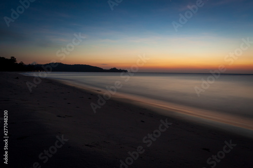 Minimalistic seascape at twilight © Juhku