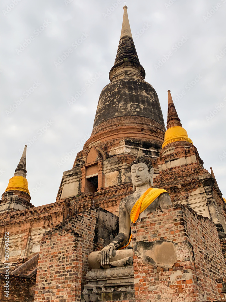 Naklejka premium the old pagoda for background