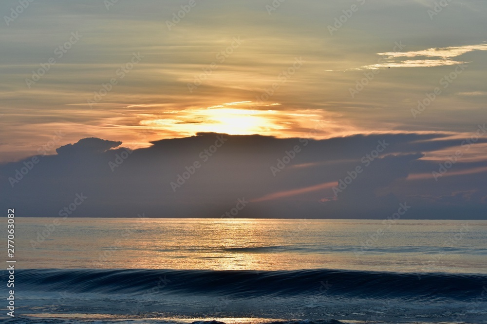 Obraz premium Sunrise over clouds