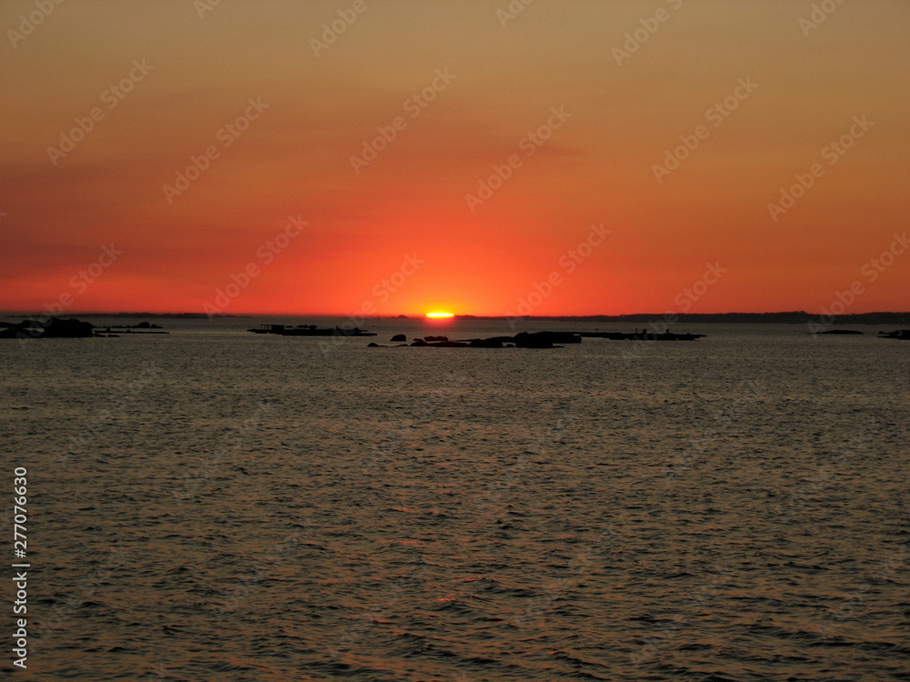 Serie de fotos de la puesta de sol del 5 de agosto de 2005 en San Vicente do Grove (España). Foto 11