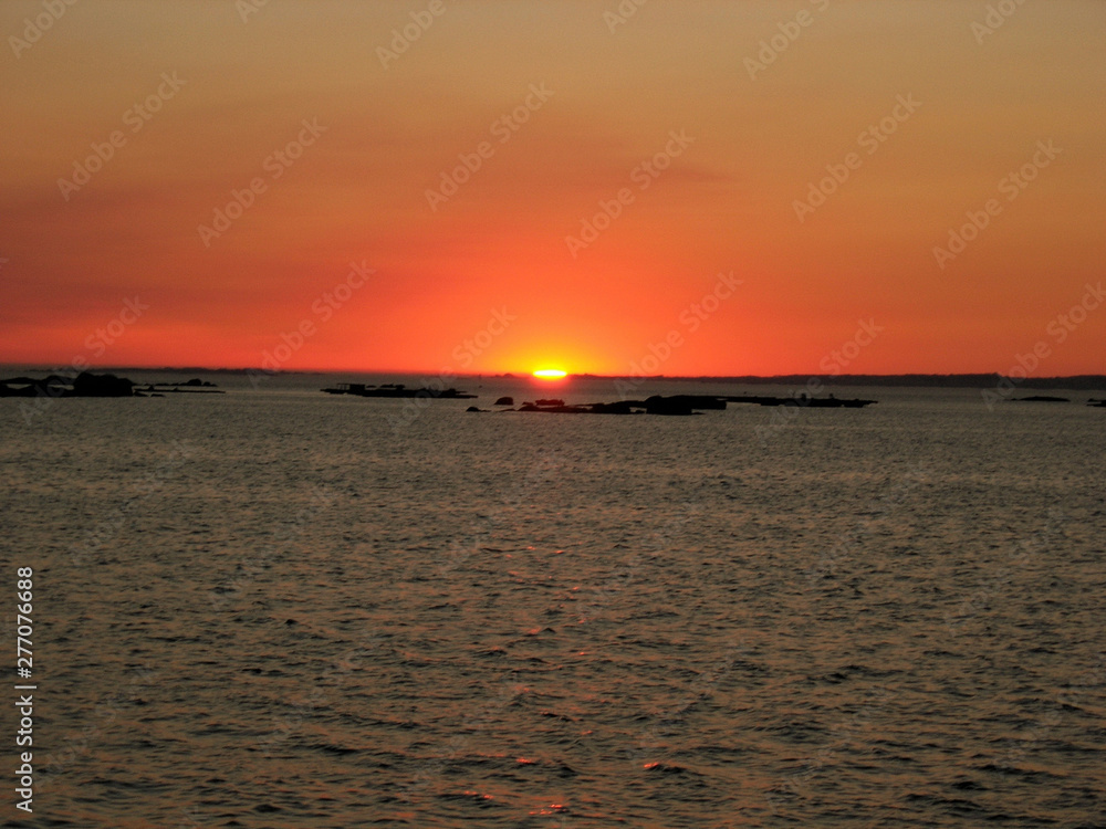 Serie de fotos de la puesta de sol del 5 de agosto de 2005 en San Vicente do Grove (España). Foto 10