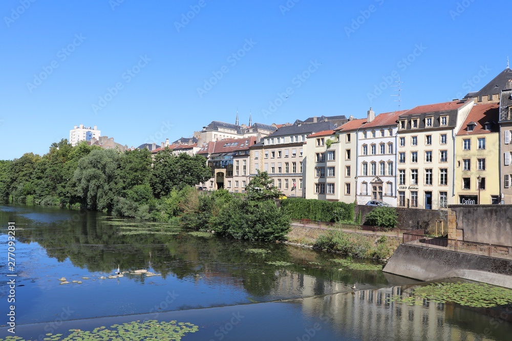 La rivière Moselle dans la ville de Metz - Département de la Moselle - Région Lorraine - France