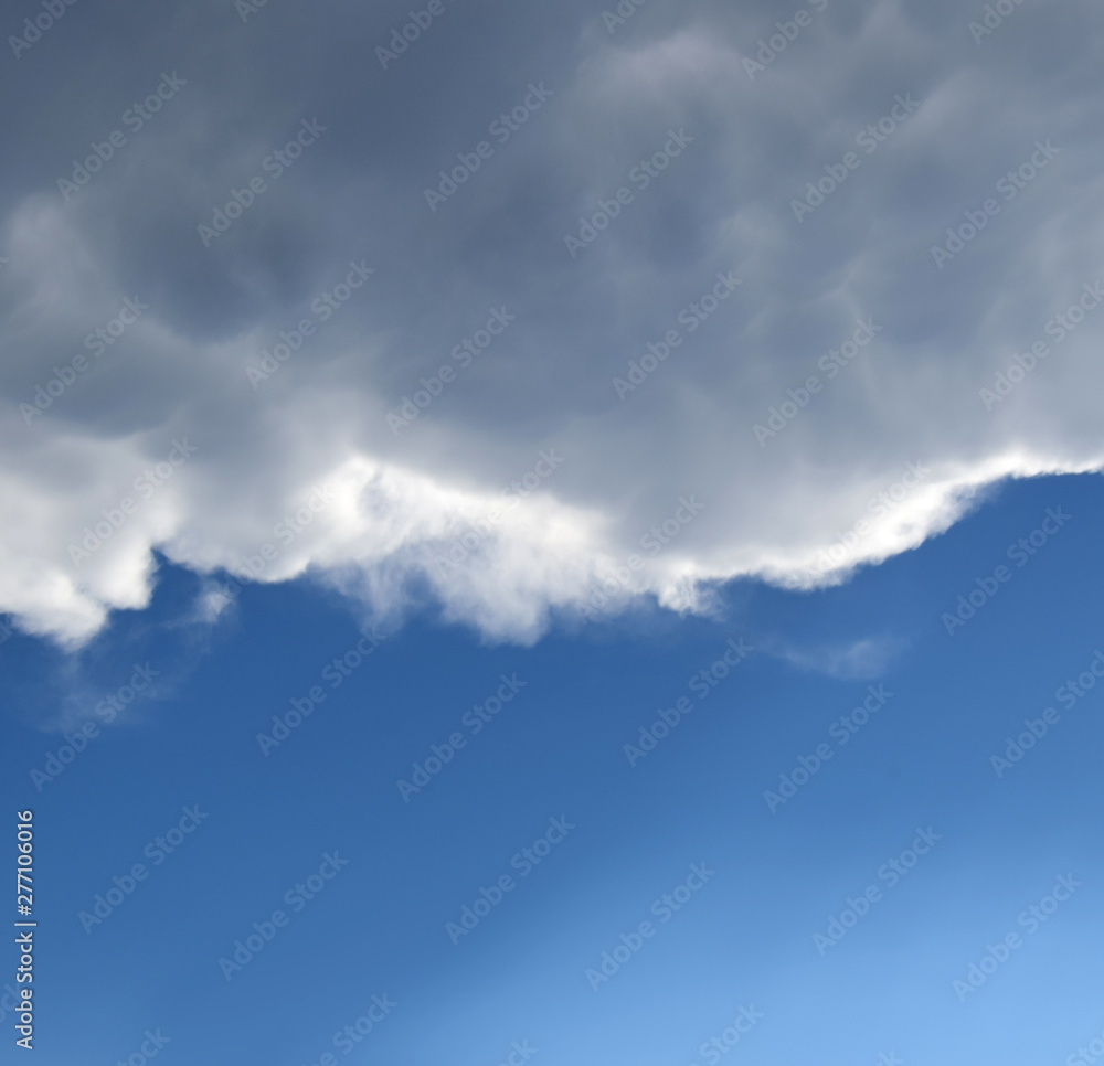 Dunkle Regenwolken am Himmel Dunkle Regenwolken am Himmel