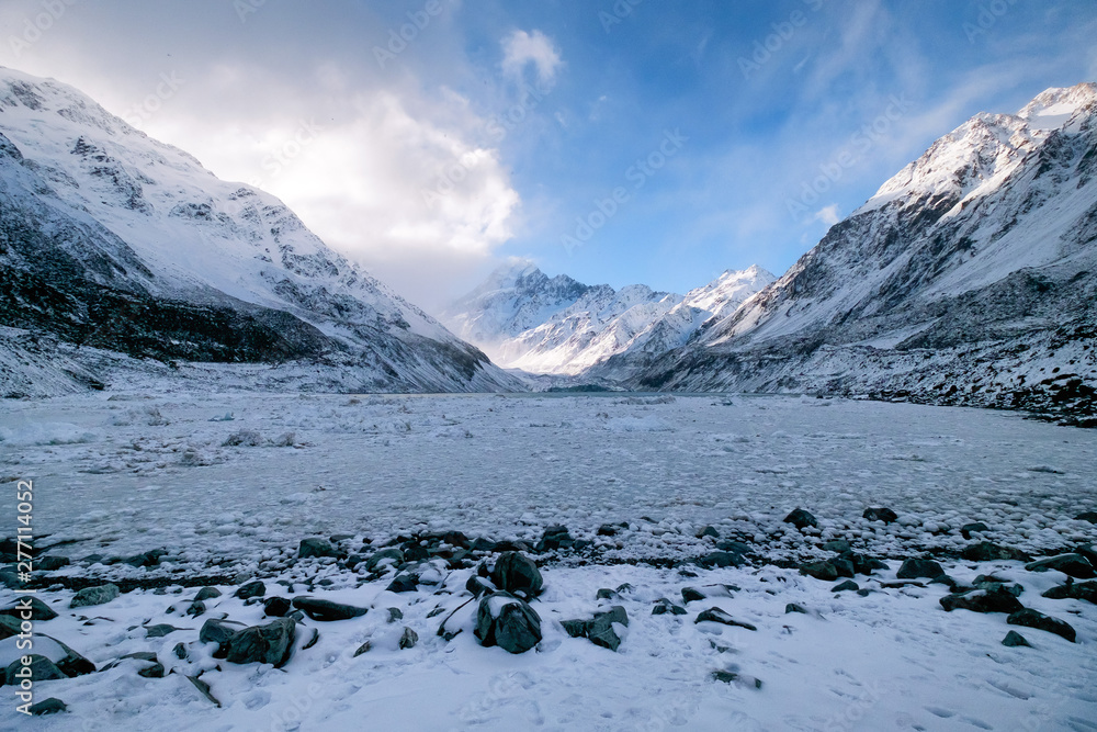 Obraz premium Mount Cook during winter in New Zealand. There are glacier, ice, icebergs, rocks and snow mountain in this wilderness area. This place is great for tourist who like adventure and discovery.