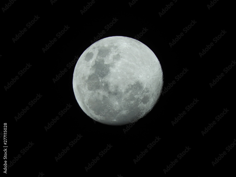 Luna llena. Cráteres lunares. Macro nocturna con teleobjetivo Luna llena. Cráteres lunares. Macro nocturna con teleobjetivo