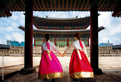 Korean women wearing Hanbok in ancient town, Seoul, Korea © anekoho