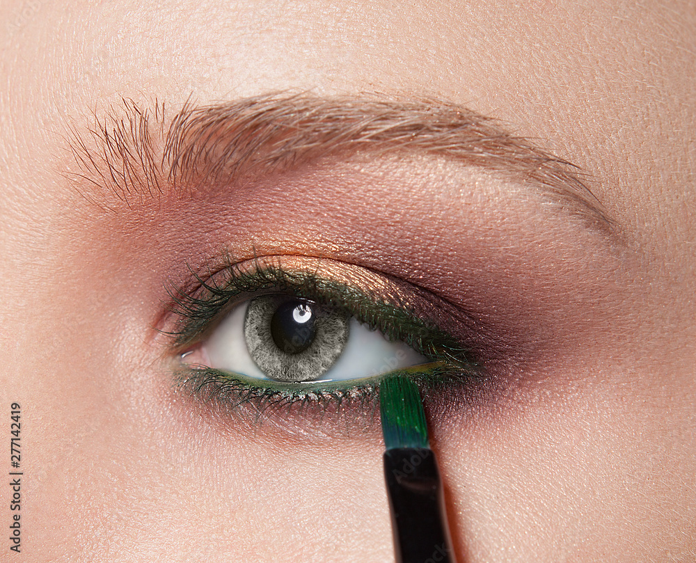 Naklejka premium Beautiful make-up. Smokey eyes.