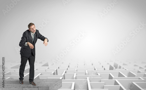 Φωτογραφία Zombi elegant businessman on the top of a labyrinth